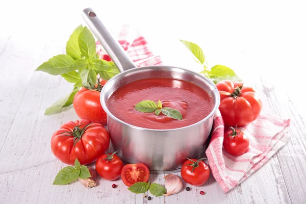 Salsa de tomate en la sartén — Foto de Stock