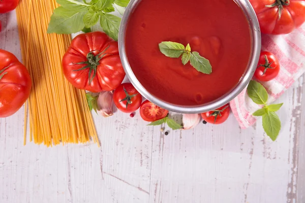 Tomatsås och spaghetti — Stockfoto