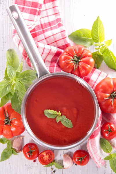 Tomato sauce in pan — Stock Photo, Image