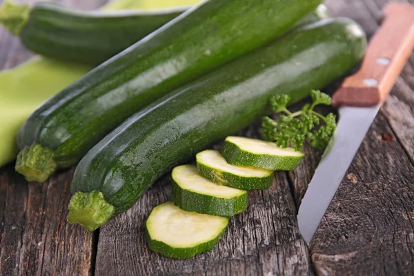 Färsk rå zucchini — Stockfoto