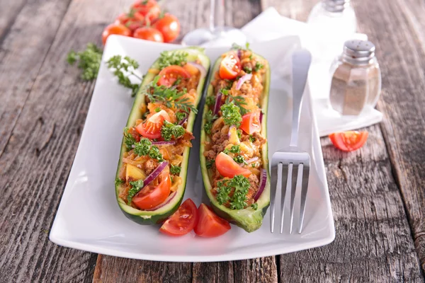 Gebakken gevulde courgette — Stockfoto