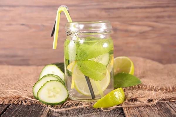 Detox water with lemon and cucumber — Stock Photo, Image