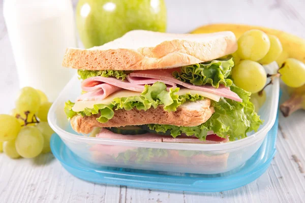 Almuerzo escolar con sándwich —  Fotos de Stock