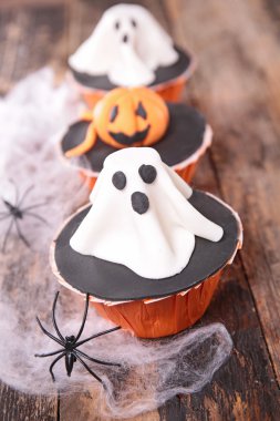 Komik Cadılar Bayramı cupcakes