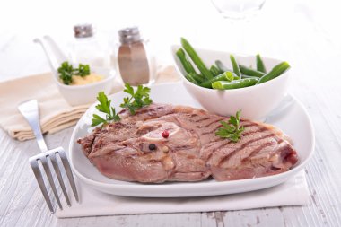 Izgara et ve yeşil fasulye