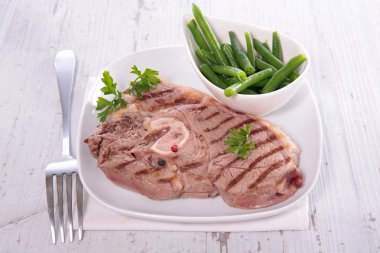 Izgara et ve yeşil fasulye