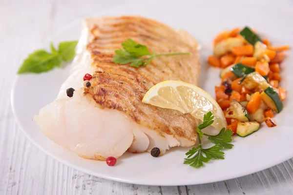 Fish fillet and vegetables — Stock Photo, Image