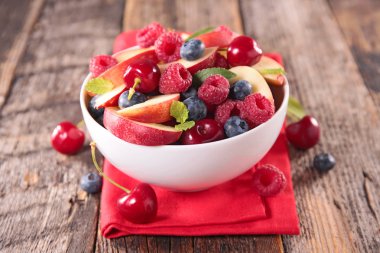 Meyve, çilek salatası