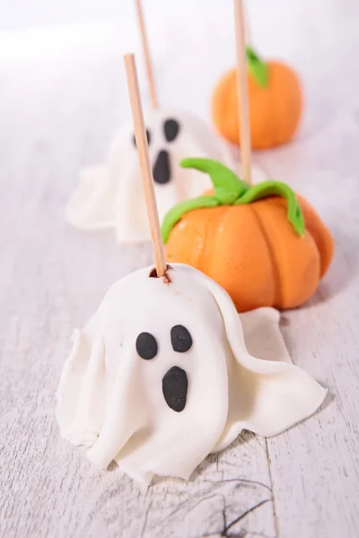 Halloween pumpkins and ghost cakepops — Stock Photo, Image