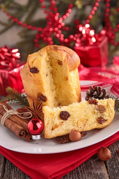 Panettone, Weihnachtskuchen — Stockfoto