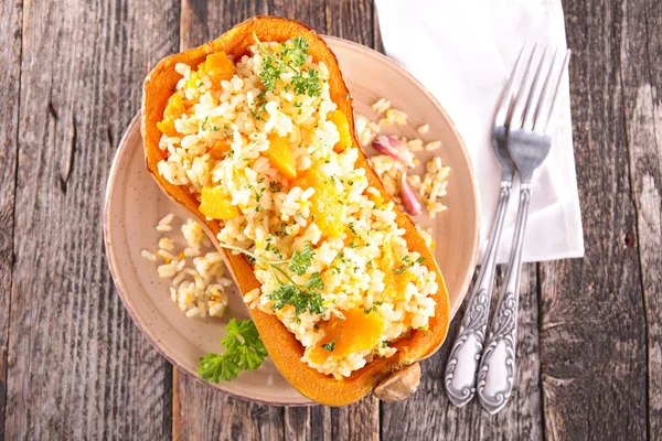 Risotto en tazón de calabaza — Foto de Stock