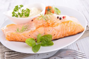 Izgara somon filetosu.