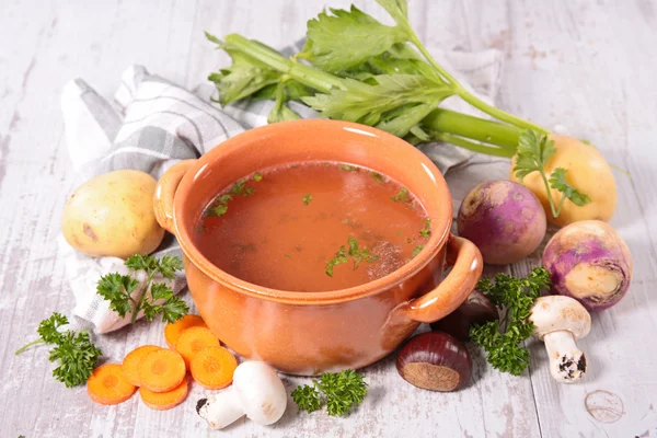 Gemüsesuppe mit Zutaten — Stockfoto