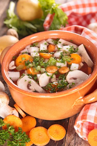 Sopa de verduras con ingredientes — Foto de Stock