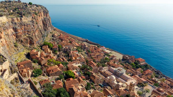 Seyahat yeri: Yunanistan 'da Monemvasia. Lakonia, Moreloponese 'deki eski ve tarihi ortaçağ şatosu.