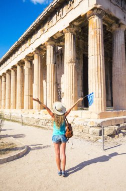 Yunanistan 'daki turistik siteyi ziyaret eden tatilci mutlu olsun