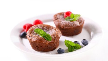 taze meyveleri lezzetli çikolatalı kek