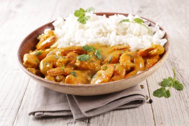 Hint yemeği, hindistan cevizi karidesi köri ve basmati pilavı.