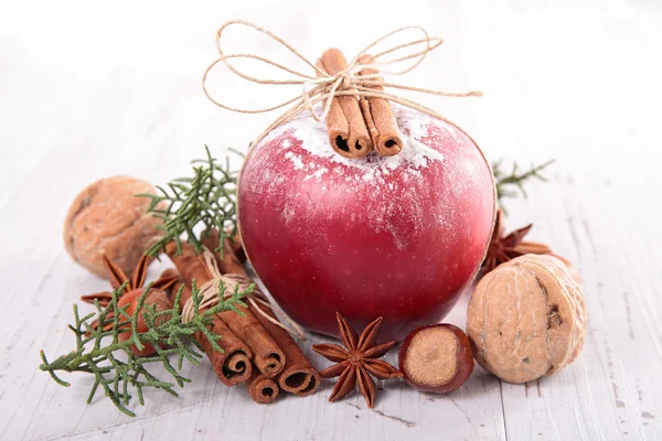 Mela di Natale e spezie — Foto Stock