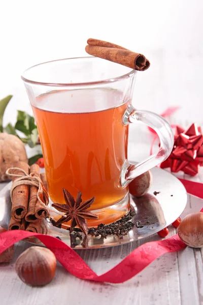 Roter Tee zu Weihnachten — Stockfoto