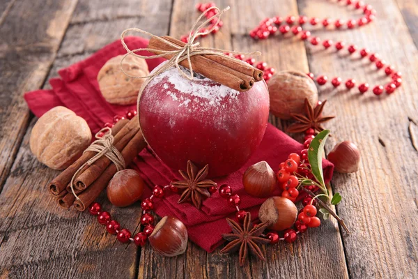 Mela di Natale e spezie — Foto Stock