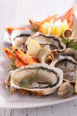 istiridye, karides ve istiridye