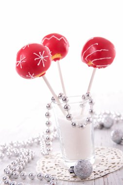 süslü Noel kek çıkar