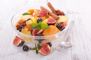 sağlıklı meyve salatası