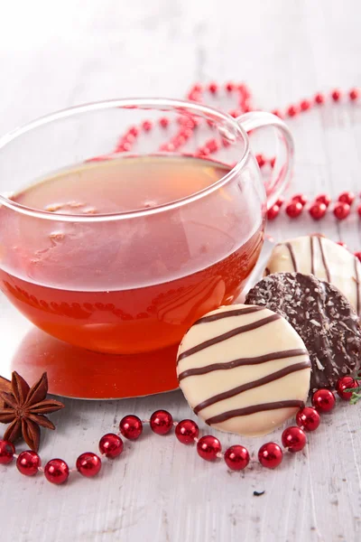 Té rojo y galletas de Navidad — Foto de Stock