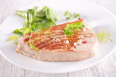 Tuna biftek salatası ile