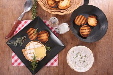 kavrulmuş camembert peyniri