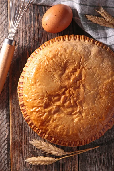 meat pie with ingredients