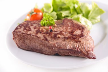 kavrulmuş et ve salata