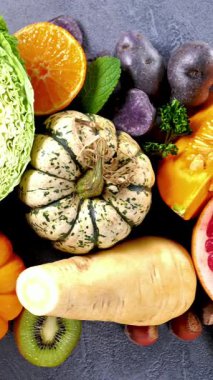 Ham meyve ve sebze çeşitleri, sosyal medya için dikey video