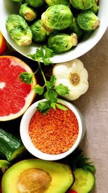 sağlıklı gıda malzemeleri, sosyal medya içeriği, meyve ve sebze için dikey video