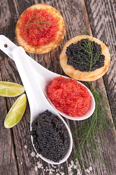 Caviar vermelho e preto, frutos do mar — Fotografia de Stock