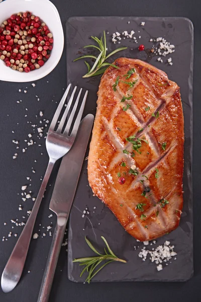 Entenfleisch vom Grill — Stockfoto