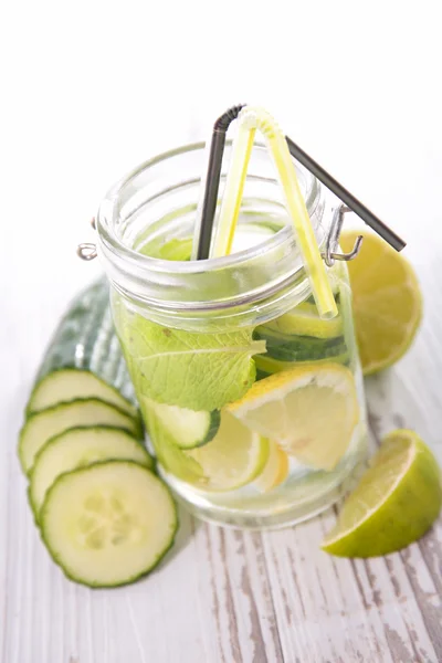 Detox water with lemon and cucumber — Stock Photo, Image