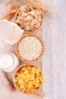 Kahvaltı için çeşitli Mısır gevreği