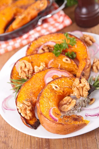 Calabaza al horno y hierbas — Foto de Stock