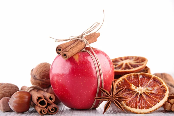 Christmas apple and spices — Stockfoto