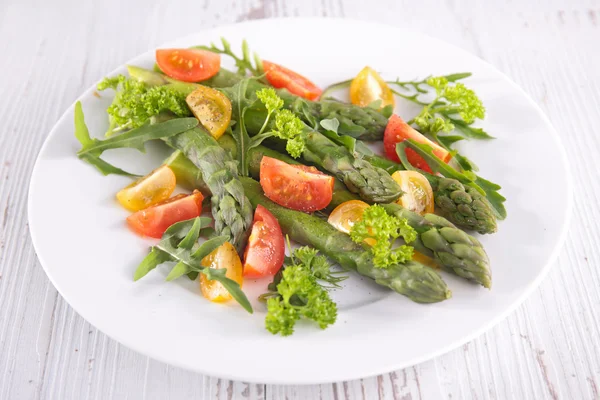 Asparagus salad with tomatoes — Stock Photo, Image