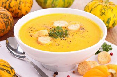 Kızarmış balkabağı çorbası.