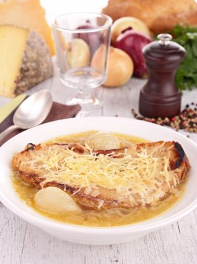 Fransız soğan çorbası