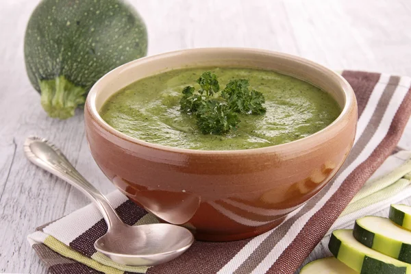 Zucchini-Sahnesuppe — Stockfoto