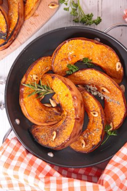 Kızarmış kabak dilimleri