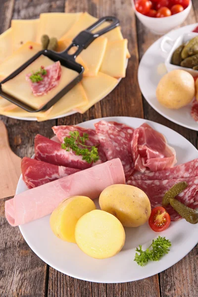 Raclette cheese and ham dinner — Stockfoto