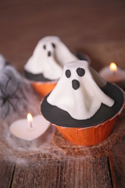 Komik Cadılar Bayramı cupcakes