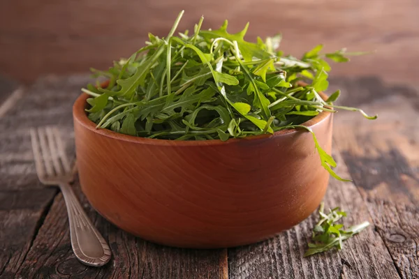 Ensalada de tazón de rúcula —  Fotos de Stock