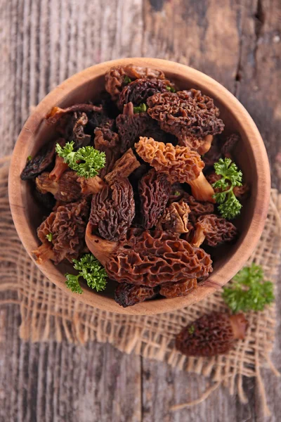 Raw morel mushrooms — Stock Photo, Image